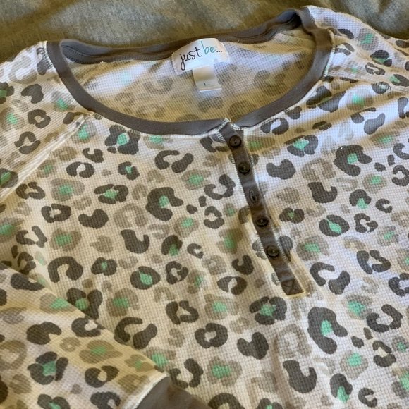 Leopard Print Long Sleeve Extra Long Waffle Shirt - Picture 4 of 8